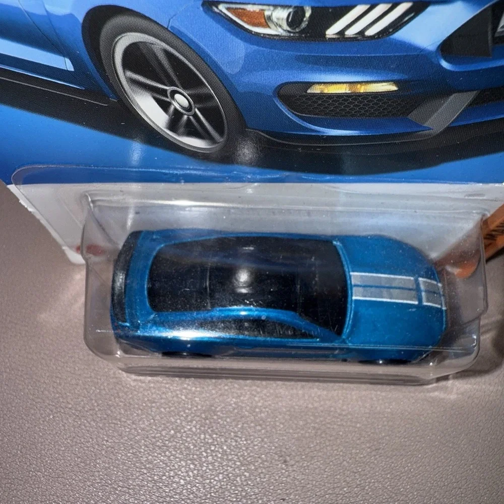 NWT Hot Wheels Ford Shelby GT350R Muscle Mania Blue 9/10 Carded Diecast‎ Car